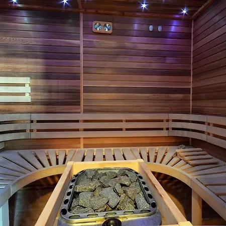 Restaurant A Penzion V Grunte بيت ضيافة *