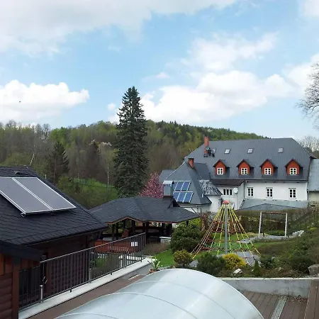 بيت ضيافة Restaurant A Penzion V Grunte Zlaté Hory